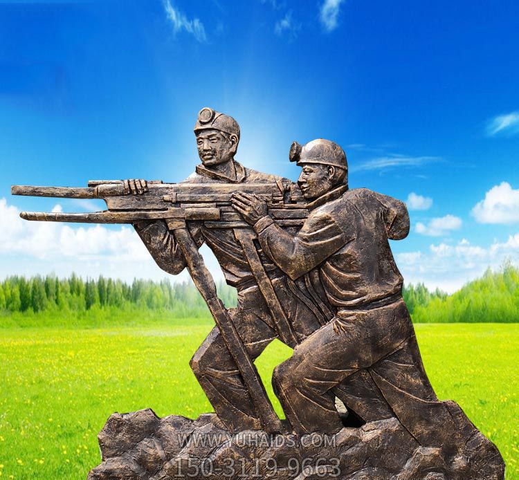 景区铜雕戴安全帽的工人博鱼网页版