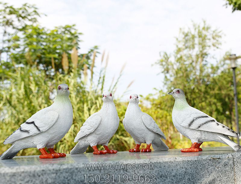 公园路边彩绘仿真休息中的鸽子博鱼网页版