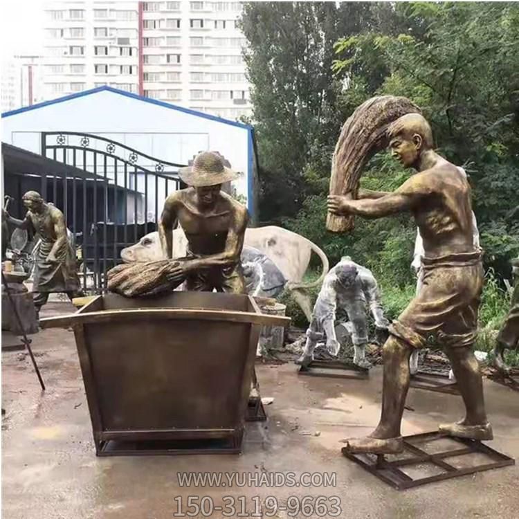 户外景区玻璃钢仿铜农耕人物博鱼网页版