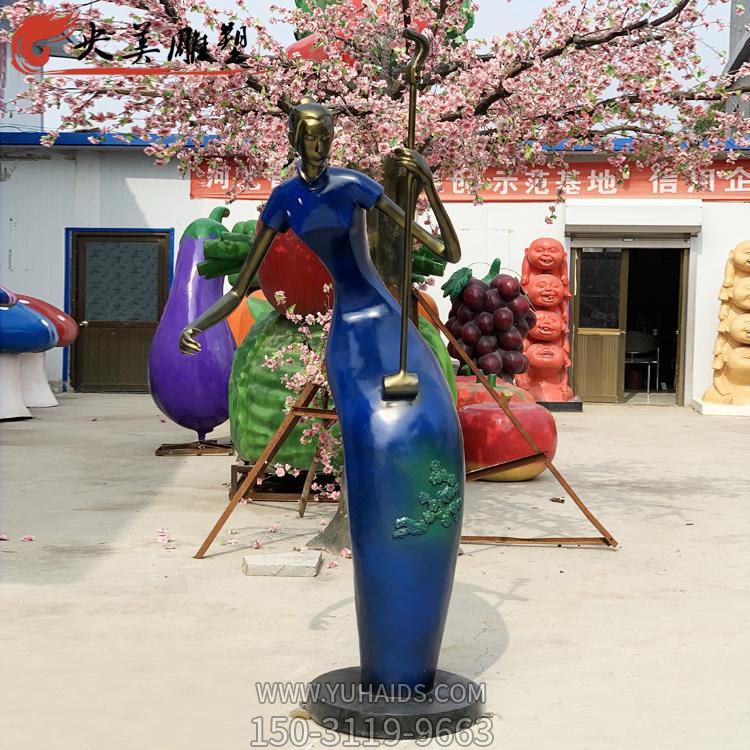 玻璃钢抽象演奏乐器的人物博鱼网页版户外街道