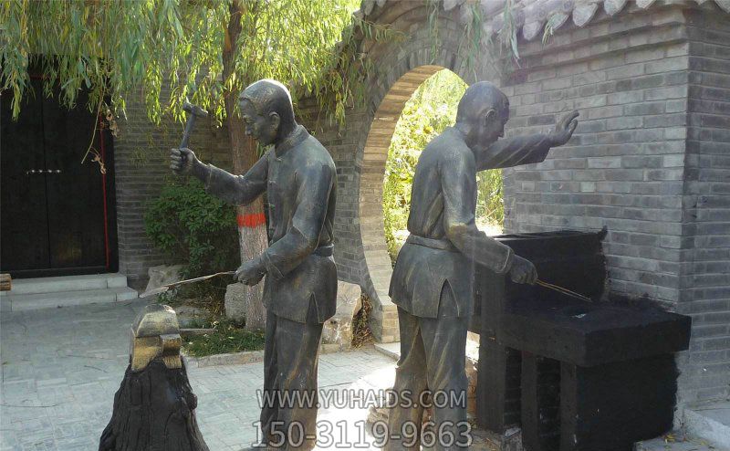 公园摆放中国传统打铁工艺人物玻璃钢博鱼网页版