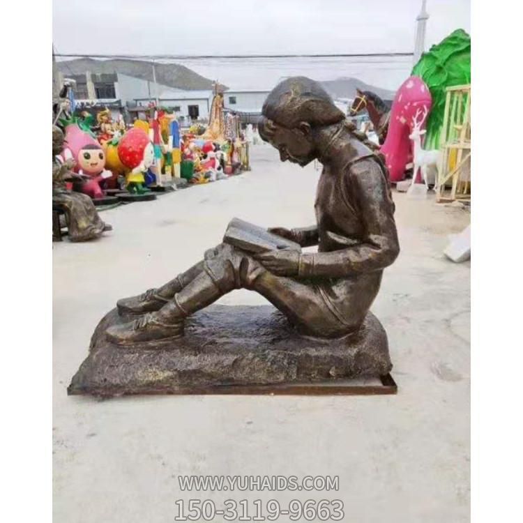 公园草地摆放玻璃钢仿铜看书女孩博鱼网页版