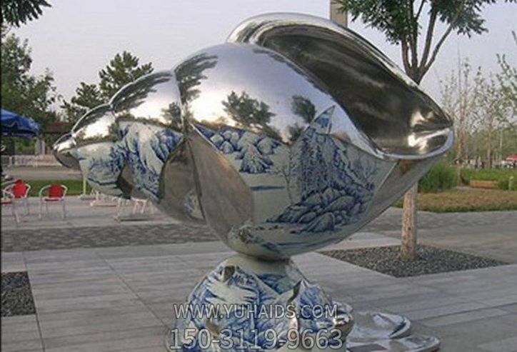 广场摆放的不锈钢喷漆创意海螺博鱼网页版