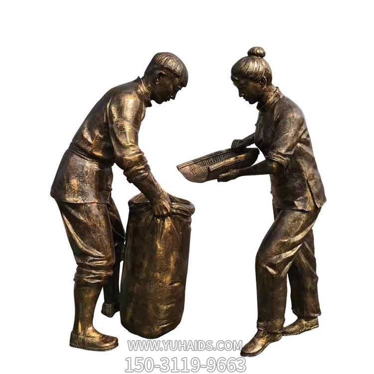 农耕文化景区广场摆放玻璃钢仿铜装粮食民俗人物小品博鱼网页版