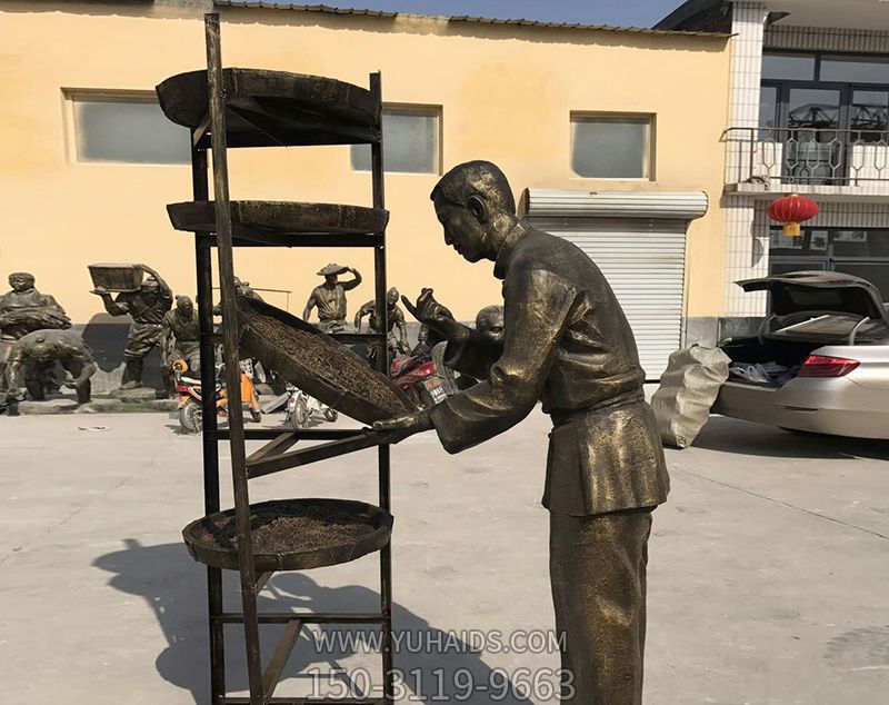 工厂晾晒茶叶的人物铜雕茶博鱼网页版