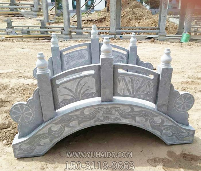 仿古中式庭院摆放小型石拱桥博鱼网页版