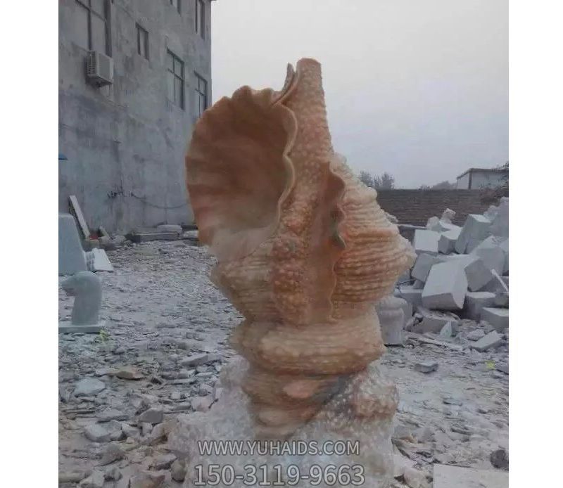 广场摆放的黄蜡石石雕创意海螺博鱼网页版