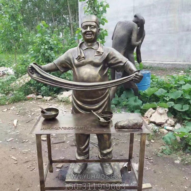 民俗小品玻璃钢仿铜拉拉面的人物博鱼网页版