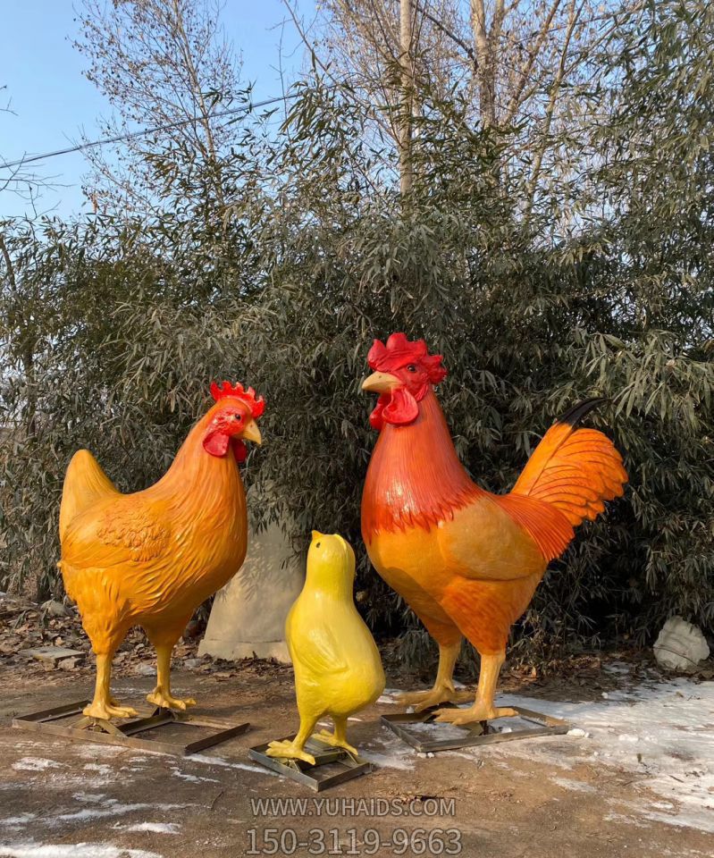 公园街道摆放两大一小玻璃钢彩绘鸡博鱼网页版