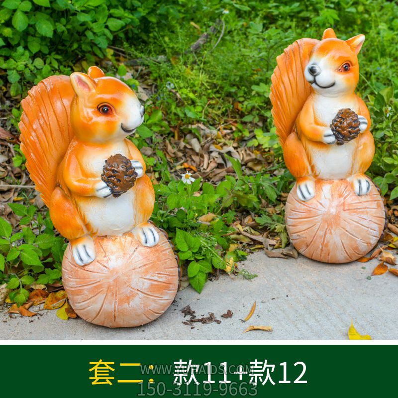 花园两只抱着松子的玻璃钢松鼠博鱼网页版