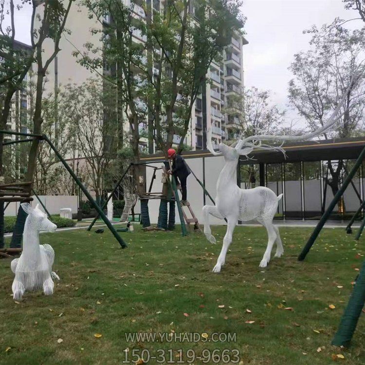 小区园林草地摆放不锈钢梅花鹿景观小品博鱼网页版