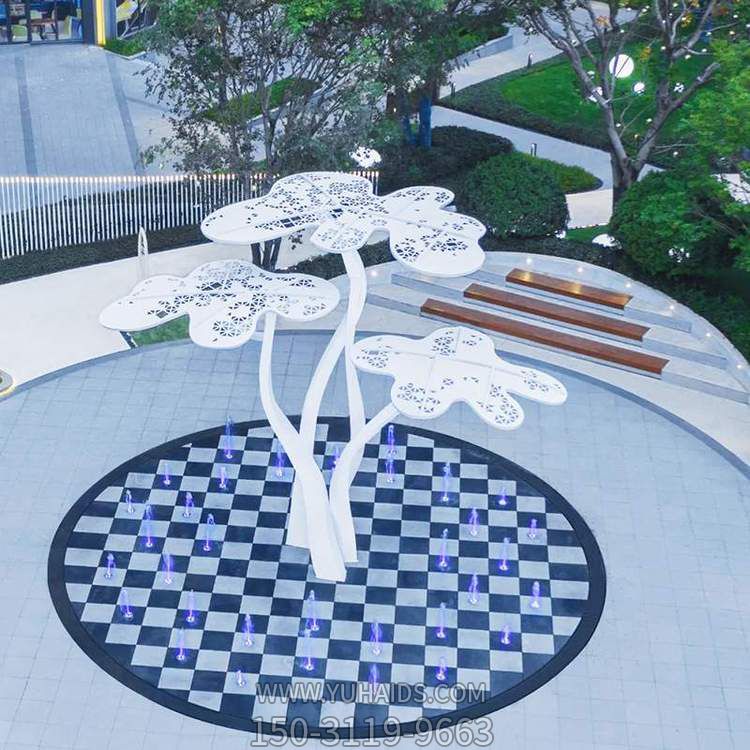 花圆广场中心摆放不锈钢镂空树景观博鱼网页版