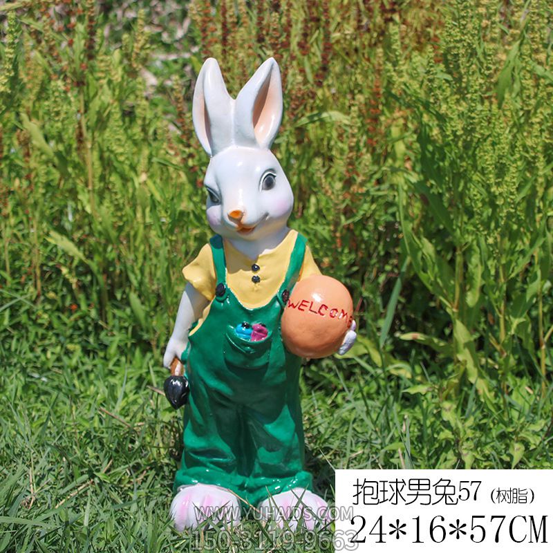广场一只抱球男兔树脂彩绘兔子博鱼网页版