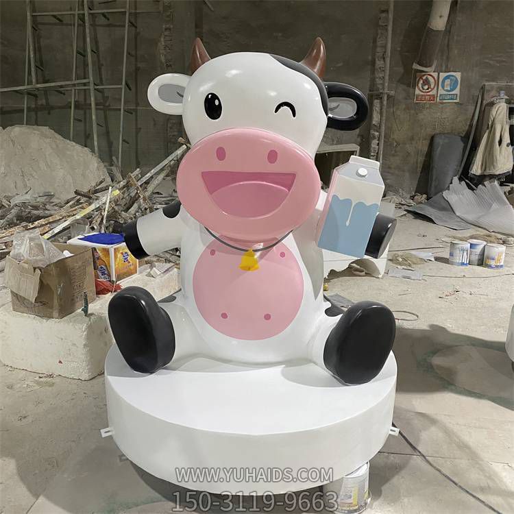 商场摆放玻璃钢卡通奶牛公仔博鱼网页版