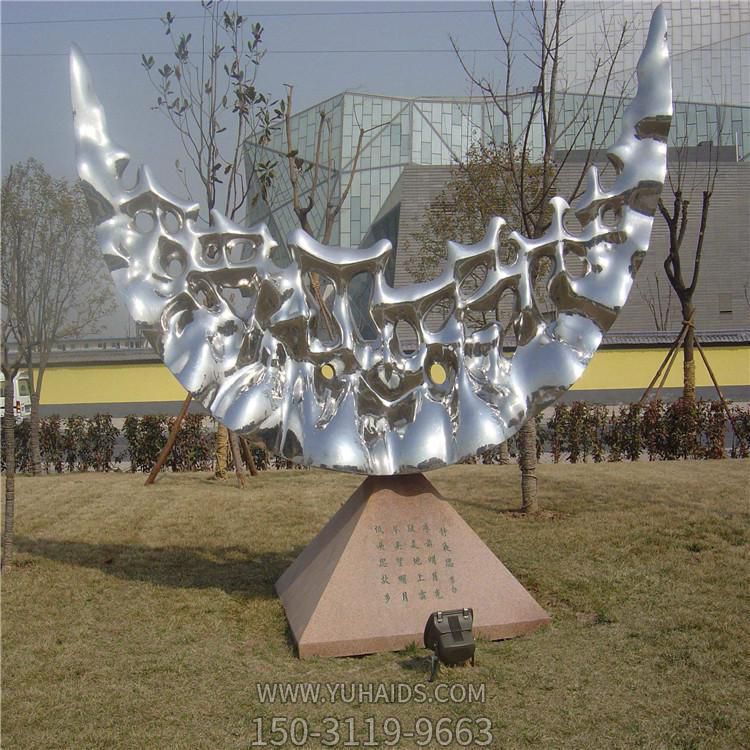 不锈钢创意景观月亮博鱼网页版