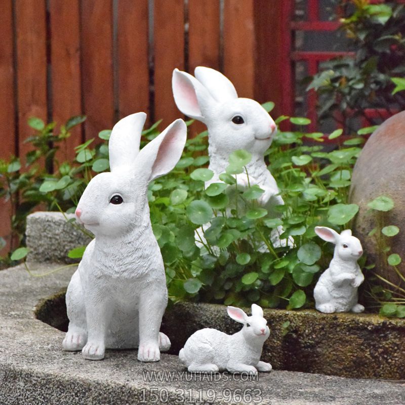 草坪四只白色玻璃钢兔子博鱼网页版