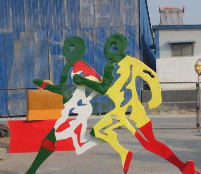 三里屯商业街奔跑喷漆不锈钢购物人博鱼网页版