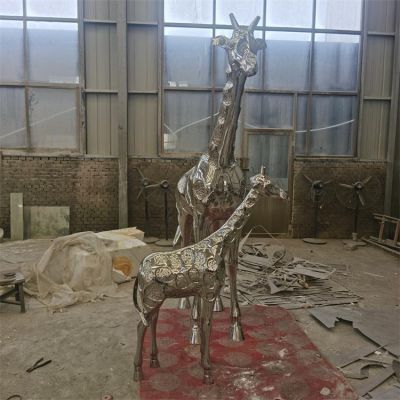 不锈钢广场户外大型抽象长颈鹿博鱼网页版