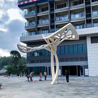 大型广场不锈钢抽象树叶博鱼网页版
