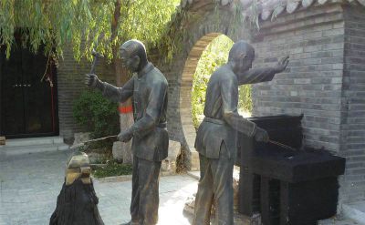公园摆放中国传统打铁工艺人物玻璃钢博鱼网页版