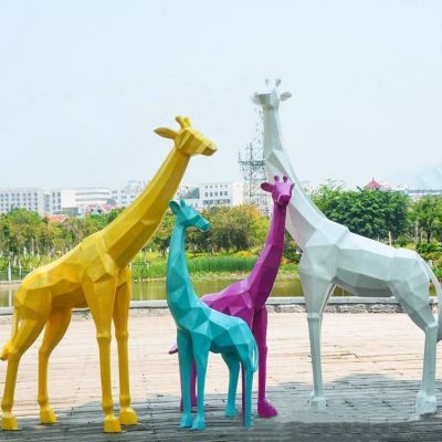 大型不锈钢几何抽象长颈鹿博鱼网页版