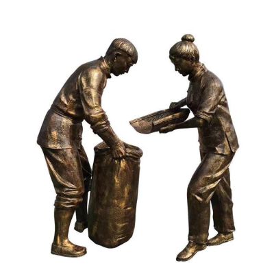 农耕文化景区广场摆放玻璃钢仿铜装粮食民俗人物小品博鱼网页版