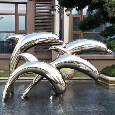 水中潜泳多只不锈钢海豚博鱼网页版