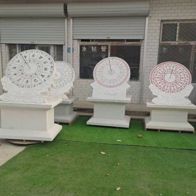 校园广场古代计时器石雕日晷