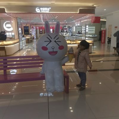 商场美陈摆件玻璃钢卡通可妮兔博鱼网页版