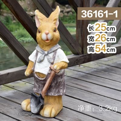 花园一只干活的玻璃钢兔子博鱼网页版