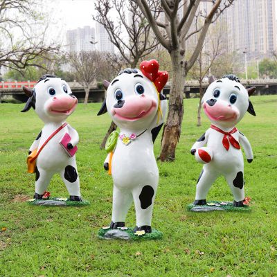 公园三只卡通玻璃钢牛博鱼网页版