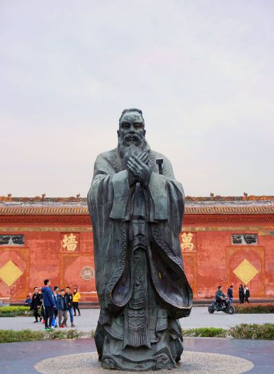 广场青铜孔子像博鱼网页版