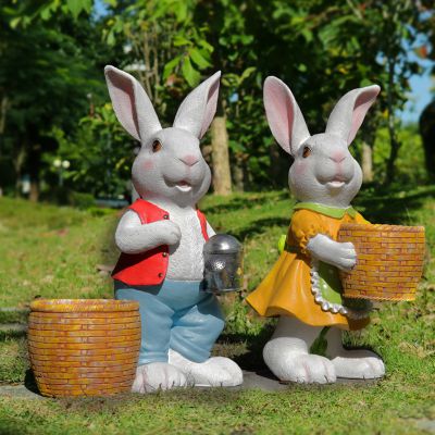 森林两只忙碌的玻璃钢兔子博鱼网页版