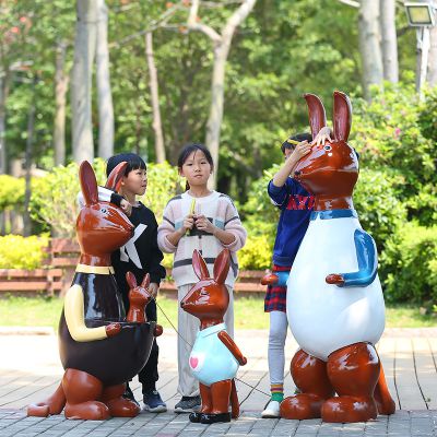 公园站立一家四口玻璃钢袋鼠博鱼网页版