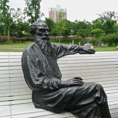 公园铜雕世界名人19世纪俄国著名文学家托尔斯泰博鱼网页版