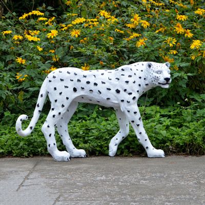 公园白钢喷漆烤漆行走中的豹子博鱼网页版