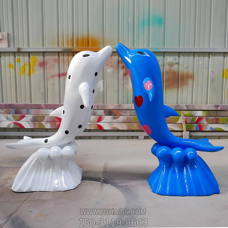 电影院一对相亲相爱的玻璃钢海豚博鱼网页版