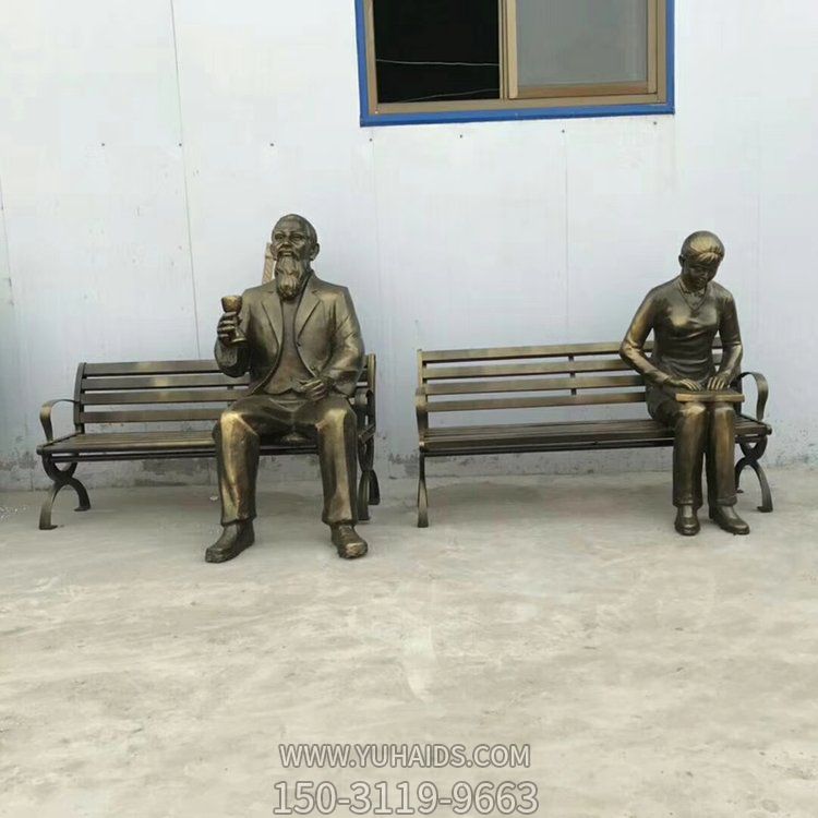 户外公园长椅上玻璃钢仿铜人物景观博鱼网页版