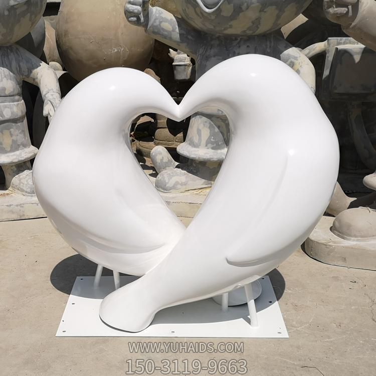 公园抽象玻璃钢爱心鸽子博鱼网页版