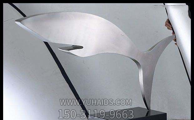 鲸鱼博鱼网页版-室内摆放的不锈钢创意鲸鱼博鱼网页版