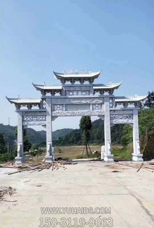 墓园摆放青石浮雕仿古三门五斗拱牌坊博鱼网页版