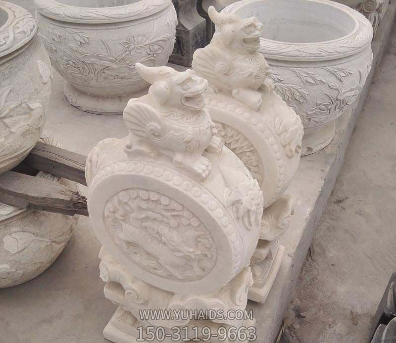 景区庭院汉白玉石雕抱鼓石上面的貔貅博鱼网页版