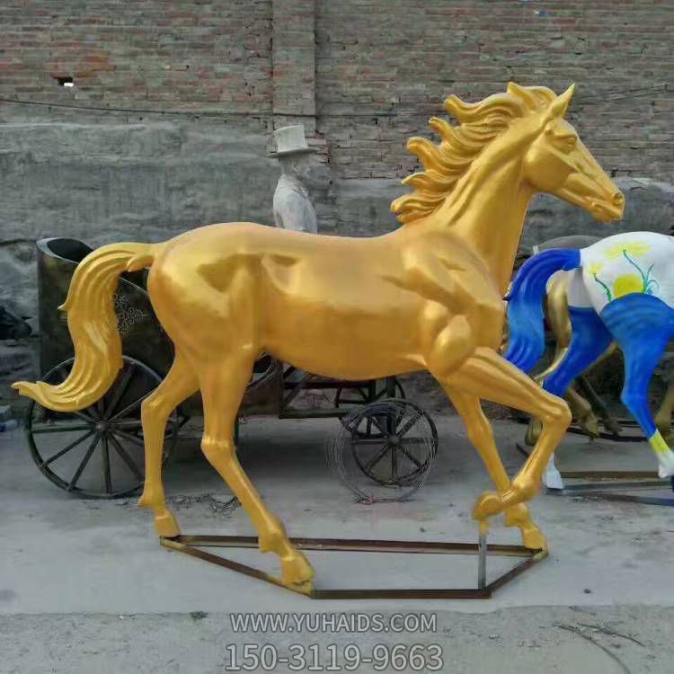 小区草地摆放玻璃钢漆金马博鱼网页版小品