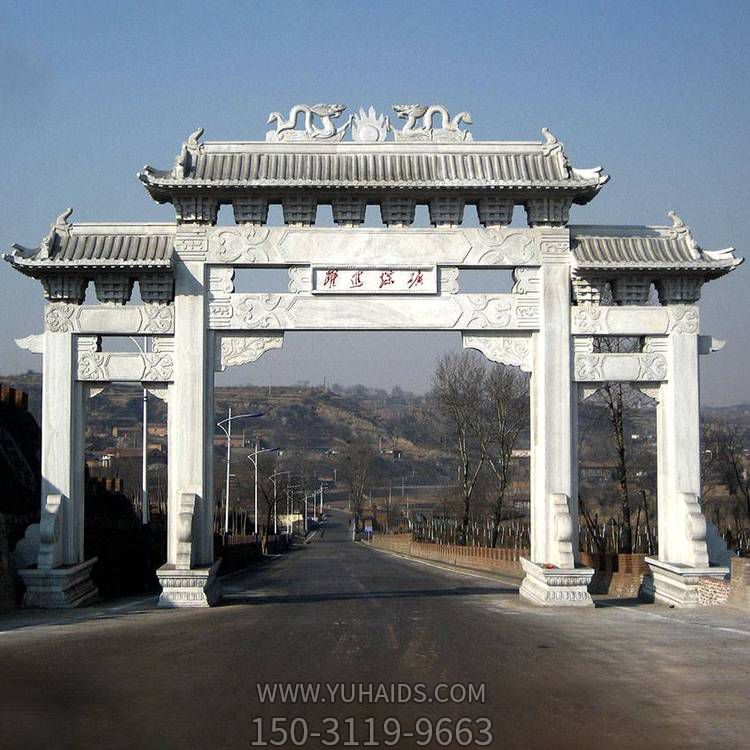大型村里城镇景观三门四柱石雕牌坊博鱼网页版