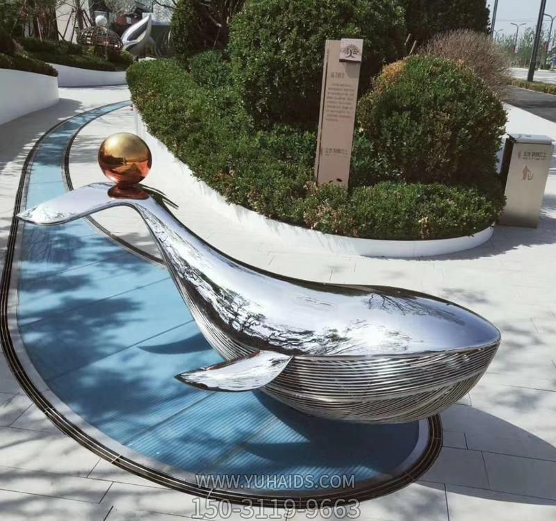 户外街道一只游玩的不锈钢海豚博鱼网页版