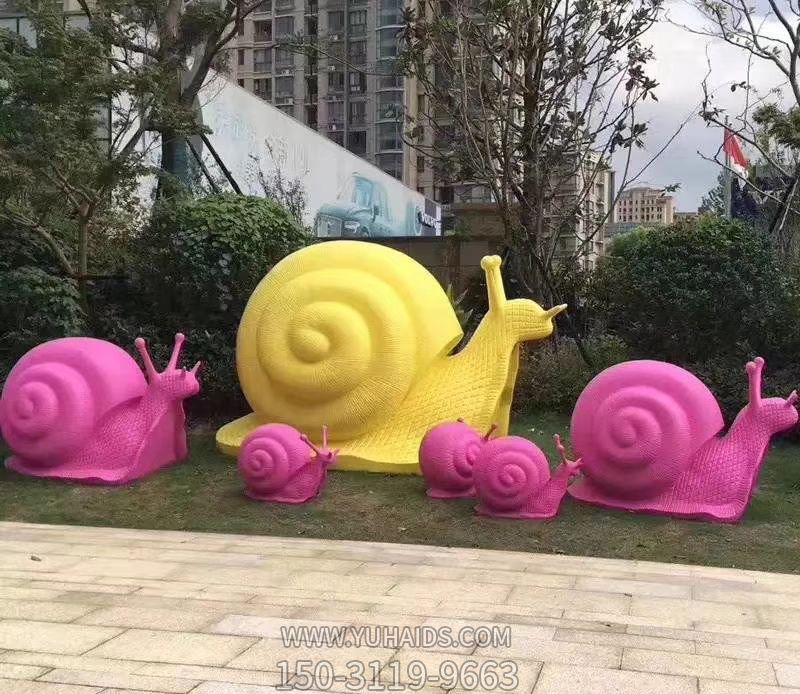 公园摆放的一大五小的喷漆蜗牛博鱼网页版