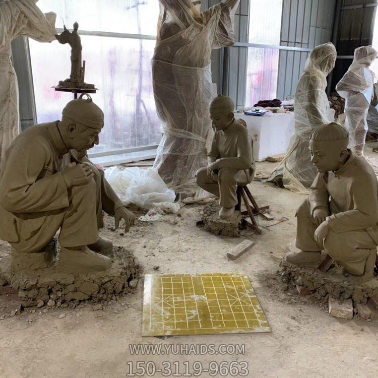 商业步行街铸铜爷孙俩下象棋博鱼网页版摆件