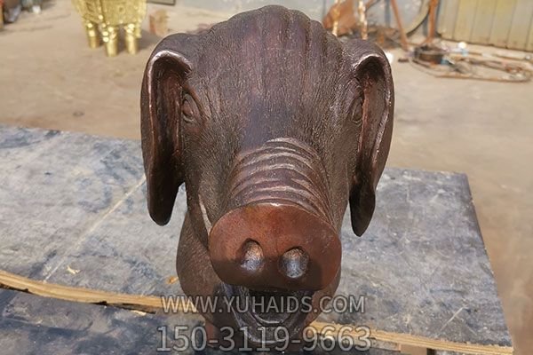 户外园林摆放一只猪头石雕猪博鱼网页版