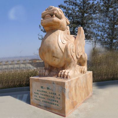 景区摆放的黄蜡石石雕创意陛犴博鱼网页版