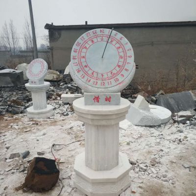 户外景区创意圆柱上的石雕日晷博鱼网页版